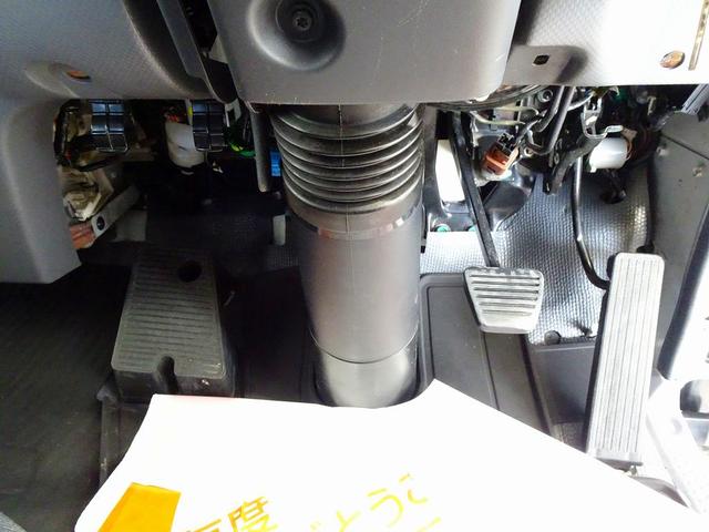 エルフトラック Ｗキャブフラットロー　１．７５ｔ　標準　総重量５ｔ未満　三方開　荷台作りボデー床二重張り／横ねた鉄製　埋め込みフック２対　前立て縞鋼板張り　リアアオリチェーン　ＰＷ（フロントのみ）　左電格ミラー　トラクションコントロール（14枚目）