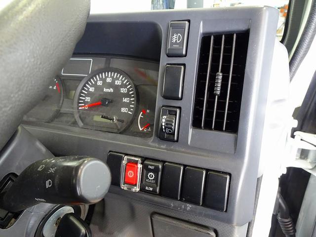 エルフトラック Ｗキャブフラットロー　１．７５ｔ　標準　総重量５ｔ未満　三方開　荷台作りボデー床二重張り／横ねた鉄製　埋め込みフック２対　前立て縞鋼板張り　リアアオリチェーン　ＰＷ（フロントのみ）　左電格ミラー　トラクションコントロール（15枚目）