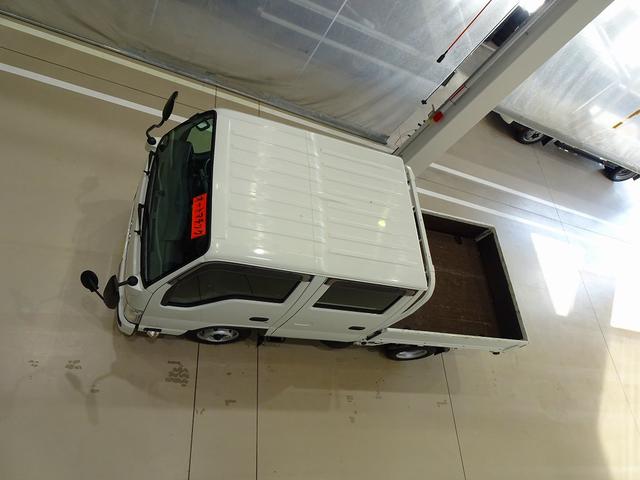 エルフトラック Ｗキャブフラットロー　１．７５ｔ　標準　総重量５ｔ未満　三方開　荷台作りボデー床二重張り／横ねた鉄製　埋め込みフック２対　前立て縞鋼板張り　リアアオリチェーン　ＰＷ（フロントのみ）　左電格ミラー　トラクションコントロール（32枚目）