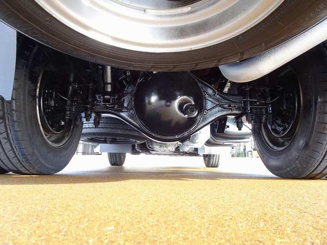 エルフトラック Ｗキャブフラットロー　１．７５ｔ　標準　総重量５ｔ未満　三方開　荷台作りボデー床二重張り／横ねた鉄製　埋め込みフック２対　前立て縞鋼板張り　リアアオリチェーン　ＰＷ（フロントのみ）　左電格ミラー　トラクションコントロール（38枚目）