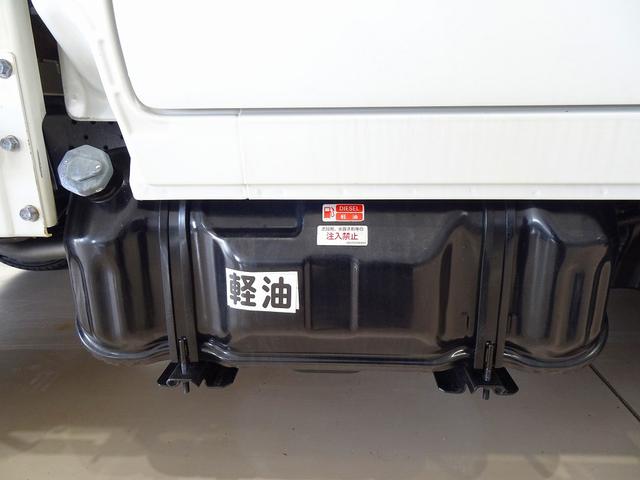 エルフトラック Ｗキャブフラットロー　１．７５ｔ　標準　総重量５ｔ未満　三方開　荷台作りボデー床二重張り／横ねた鉄製　埋め込みフック２対　前立て縞鋼板張り　リアアオリチェーン　ＰＷ（フロントのみ）　左電格ミラー　トラクションコントロール（41枚目）