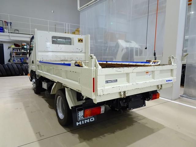 デュトロ 全低床 2t FJL 強化ダンプ 三方開 手動コボレーン付 集中ドアロック 左電格ミラー ルームミラー式バックモニター 車線逸脱警報装置 トラクションコントロール(4枚目)