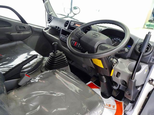 デュトロ 全低床 2t FJL 強化ダンプ 三方開 手動コボレーン付 集中ドアロック 左電格ミラー ルームミラー式バックモニター 車線逸脱警報装置 トラクションコントロール(5枚目)