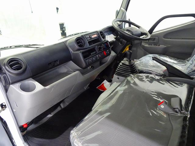 デュトロ 全低床 2t FJL 強化ダンプ 三方開 手動コボレーン付 集中ドアロック 左電格ミラー ルームミラー式バックモニター 車線逸脱警報装置 トラクションコントロール(7枚目)