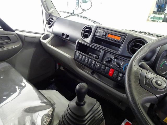 デュトロ 全低床 2t FJL 強化ダンプ 三方開 手動コボレーン付 集中ドアロック 左電格ミラー ルームミラー式バックモニター 車線逸脱警報装置 トラクションコントロール(9枚目)