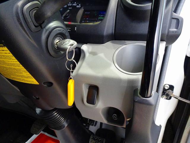 デュトロ 全低床 2t FJL 強化ダンプ 三方開 手動コボレーン付 集中ドアロック 左電格ミラー ルームミラー式バックモニター 車線逸脱警報装置 トラクションコントロール(18枚目)