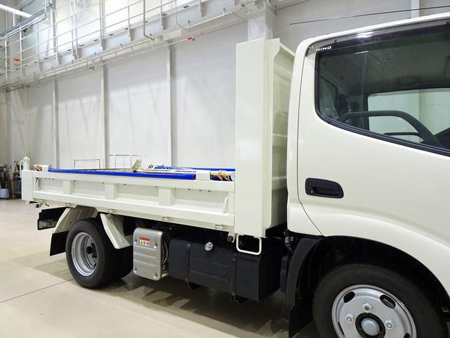 デュトロ 全低床 2t FJL 強化ダンプ 三方開 手動コボレーン付 集中ドアロック 左電格ミラー ルームミラー式バックモニター 車線逸脱警報装置 トラクションコントロール(22枚目)