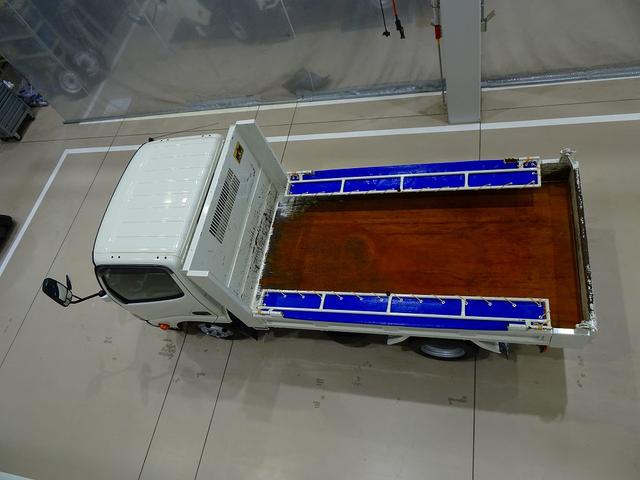 デュトロ 全低床 2t FJL 強化ダンプ 三方開 手動コボレーン付 集中ドアロック 左電格ミラー ルームミラー式バックモニター 車線逸脱警報装置 トラクションコントロール(40枚目)