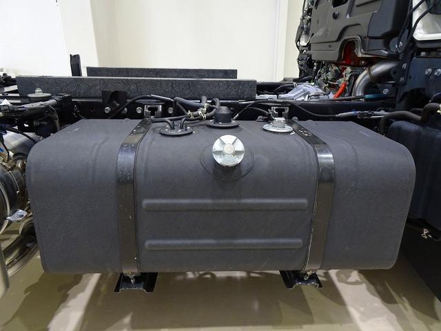 デュトロ 全低床 2t FJL 強化ダンプ 三方開 手動コボレーン付 集中ドアロック 左電格ミラー ルームミラー式バックモニター 車線逸脱警報装置 トラクションコントロール(47枚目)