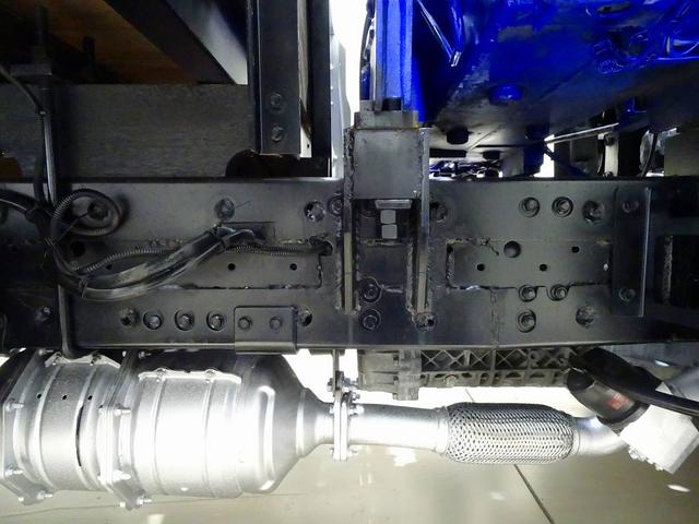 エルフトラック 高床　３．５ｔ　ワイドロング　タダノ４段　２．９ｔ吊りセルフクレーン付　Ｈ１３年製　ラジコン／フックイン付　三方開　床板アピトン張替え（２０ｍｍ）　リアブル積み加工　横ねた１９本／チャンネル増し８本（46枚目）