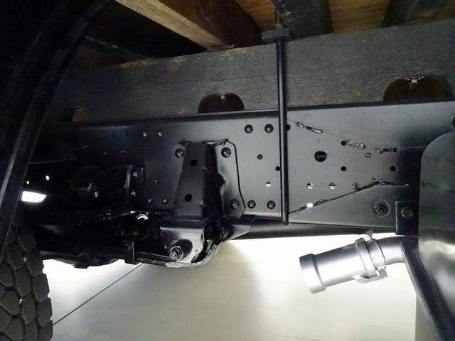 エルフトラック 高床　３．５ｔ　ワイドロング　タダノ４段　２．９ｔ吊りセルフクレーン付　Ｈ１３年製　ラジコン／フックイン付　三方開　床板アピトン張替え（２０ｍｍ）　リアブル積み加工　横ねた１９本／チャンネル増し８本（48枚目）