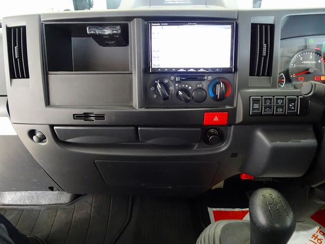 エルフトラック フルフラットロー 2t 標準 平ボデー 総重量5t未満 三方開 床鉄板張り 社外ナビ/バックカメラ連動/フルセグ/DVD ETC2.0 アドブルー 車線逸脱警報装置 フォグランプ トラクションコントロール(10枚目)
