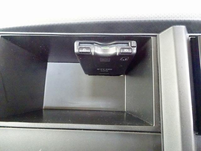 エルフトラック フルフラットロー 2t 標準 平ボデー 総重量5t未満 三方開 床鉄板張り 社外ナビ/バックカメラ連動/フルセグ/DVD ETC2.0 アドブルー 車線逸脱警報装置 フォグランプ トラクションコントロール(12枚目)