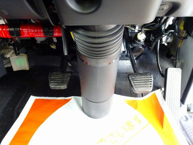 エルフトラック フルフラットロー 2t 標準 平ボデー 総重量5t未満 三方開 床鉄板張り 社外ナビ/バックカメラ連動/フルセグ/DVD ETC2.0 アドブルー 車線逸脱警報装置 フォグランプ トラクションコントロール(18枚目)