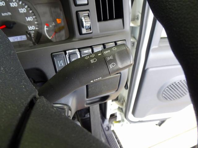 エルフトラック フルフラットロー 2t 標準 平ボデー 総重量5t未満 三方開 床鉄板張り 社外ナビ/バックカメラ連動/フルセグ/DVD ETC2.0 アドブルー 車線逸脱警報装置 フォグランプ トラクションコントロール(21枚目)