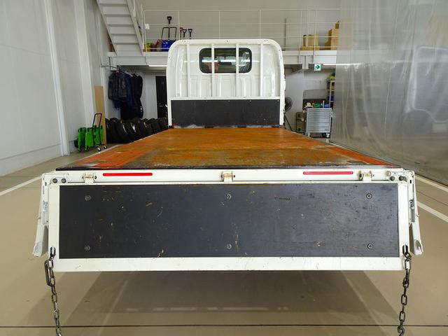 エルフトラック フルフラットロー 2t 標準 平ボデー 総重量5t未満 三方開 床鉄板張り 社外ナビ/バックカメラ連動/フルセグ/DVD ETC2.0 アドブルー 車線逸脱警報装置 フォグランプ トラクションコントロール(31枚目)