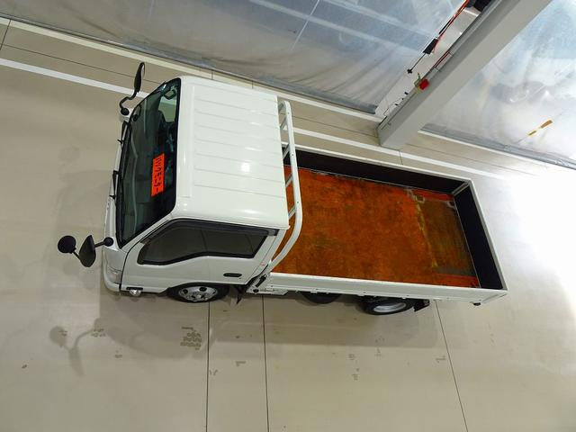 エルフトラック フルフラットロー 2t 標準 平ボデー 総重量5t未満 三方開 床鉄板張り 社外ナビ/バックカメラ連動/フルセグ/DVD ETC2.0 アドブルー 車線逸脱警報装置 フォグランプ トラクションコントロール(32枚目)