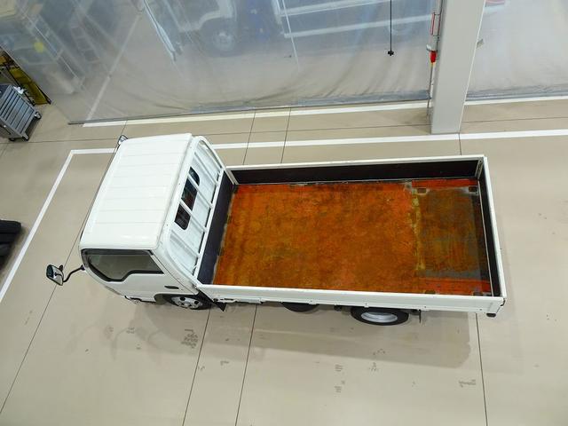 エルフトラック フルフラットロー 2t 標準 平ボデー 総重量5t未満 三方開 床鉄板張り 社外ナビ/バックカメラ連動/フルセグ/DVD ETC2.0 アドブルー 車線逸脱警報装置 フォグランプ トラクションコントロール(33枚目)
