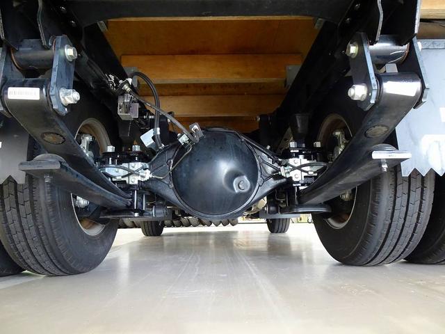 エルフトラック フルフラットロー 2t 標準 平ボデー 総重量5t未満 三方開 床鉄板張り 社外ナビ/バックカメラ連動/フルセグ/DVD ETC2.0 アドブルー 車線逸脱警報装置 フォグランプ トラクションコントロール(39枚目)