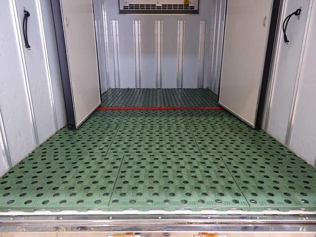 デュトロ 全低床 2t 標準 総重量5t未満 低温冷凍車 ±30度設定 -18度確認 リア観音扉/90度ストッパー付 床プラスチックすのこ付 左サイドスライドドア 水抜き穴前1対 荷室灯2個 仕切り扉付(脱着可)(22枚目)
