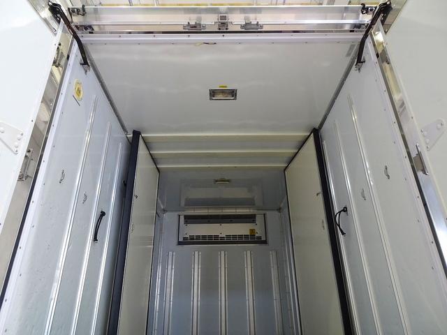 デュトロ 全低床 2t 標準 総重量5t未満 低温冷凍車 ±30度設定 -18度確認 リア観音扉/90度ストッパー付 床プラスチックすのこ付 左サイドスライドドア 水抜き穴前1対 荷室灯2個 仕切り扉付(脱着可)(23枚目)
