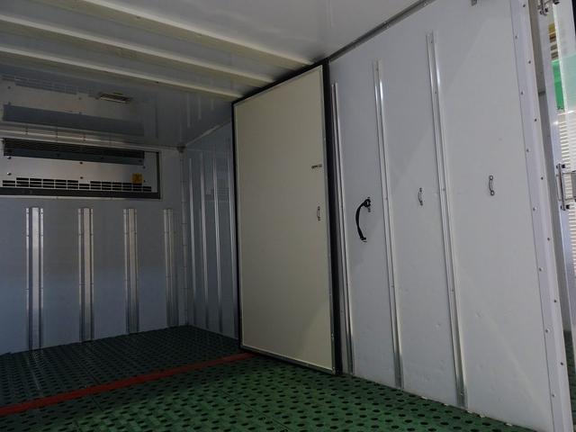 デュトロ 全低床 2t 標準 総重量5t未満 低温冷凍車 ±30度設定 -18度確認 リア観音扉/90度ストッパー付 床プラスチックすのこ付 左サイドスライドドア 水抜き穴前1対 荷室灯2個 仕切り扉付(脱着可)(25枚目)