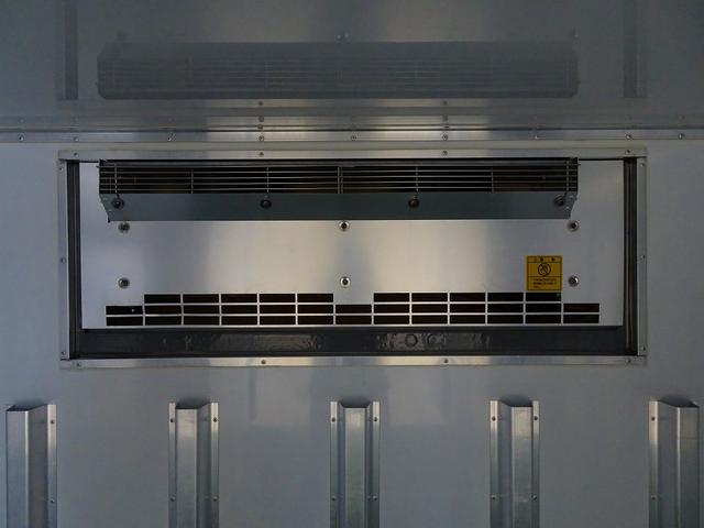 デュトロ 全低床 2t 標準 総重量5t未満 低温冷凍車 ±30度設定 -18度確認 リア観音扉/90度ストッパー付 床プラスチックすのこ付 左サイドスライドドア 水抜き穴前1対 荷室灯2個 仕切り扉付(脱着可)(26枚目)