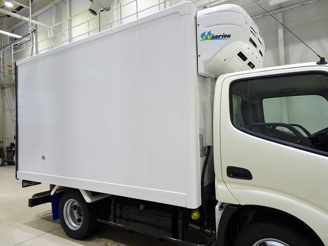 デュトロ 全低床 2t 標準 総重量5t未満 低温冷凍車 ±30度設定 -18度確認 リア観音扉/90度ストッパー付 床プラスチックすのこ付 左サイドスライドドア 水抜き穴前1対 荷室灯2個 仕切り扉付(脱着可)(28枚目)