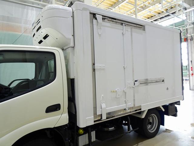 デュトロ 全低床 2t 標準 総重量5t未満 低温冷凍車 ±30度設定 -18度確認 リア観音扉/90度ストッパー付 床プラスチックすのこ付 左サイドスライドドア 水抜き穴前1対 荷室灯2個 仕切り扉付(脱着可)(29枚目)