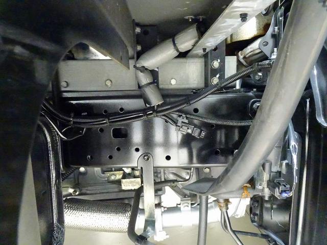 デュトロ 全低床 2t 標準 総重量5t未満 低温冷凍車 ±30度設定 -18度確認 リア観音扉/90度ストッパー付 床プラスチックすのこ付 左サイドスライドドア 水抜き穴前1対 荷室灯2個 仕切り扉付(脱着可)(40枚目)