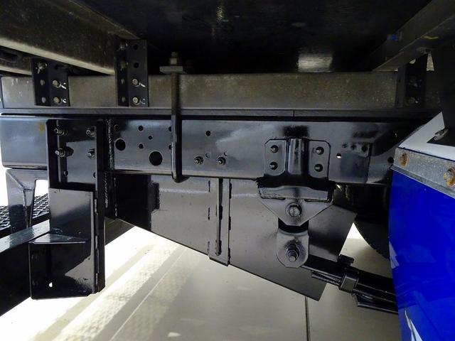 デュトロ 全低床 2t 標準 総重量5t未満 低温冷凍車 ±30度設定 -18度確認 リア観音扉/90度ストッパー付 床プラスチックすのこ付 左サイドスライドドア 水抜き穴前1対 荷室灯2個 仕切り扉付(脱着可)(43枚目)