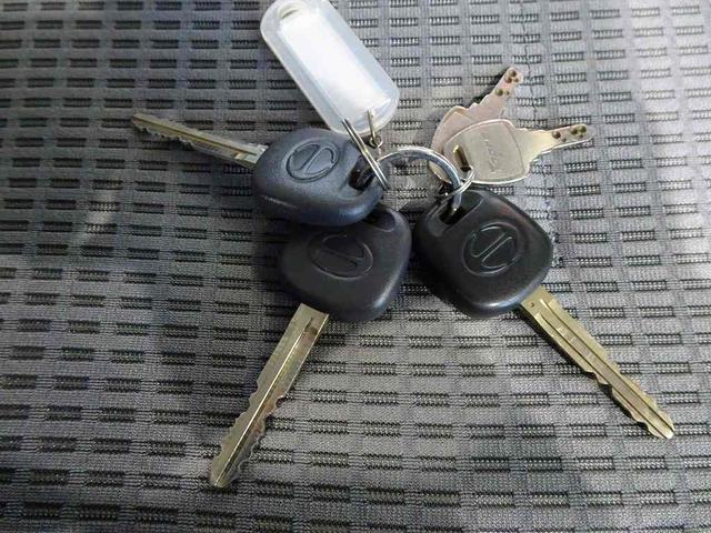 デュトロ 全低床 2t 標準 総重量5t未満 低温冷凍車 ±30度設定 -18度確認 リア観音扉/90度ストッパー付 床プラスチックすのこ付 左サイドスライドドア 水抜き穴前1対 荷室灯2個 仕切り扉付(脱着可)(44枚目)