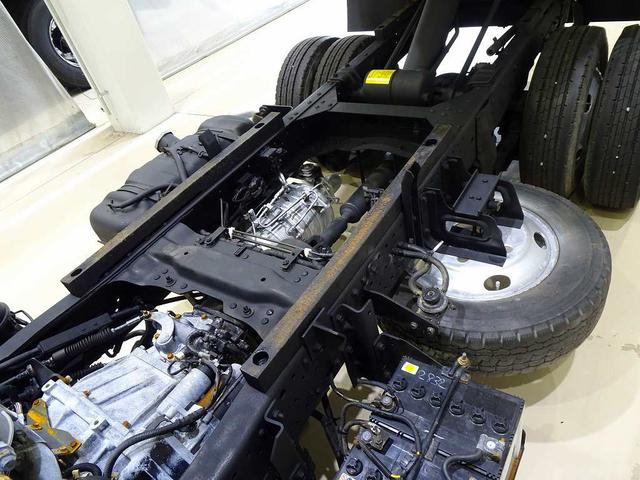 エルフトラック フルフラットローダンプ 2t Lゲートダンプ リア一方開 自動シート付(48cm) 前立てプロテクターアングル補強加工 左電各ミラー トラクションコントロール(32枚目)