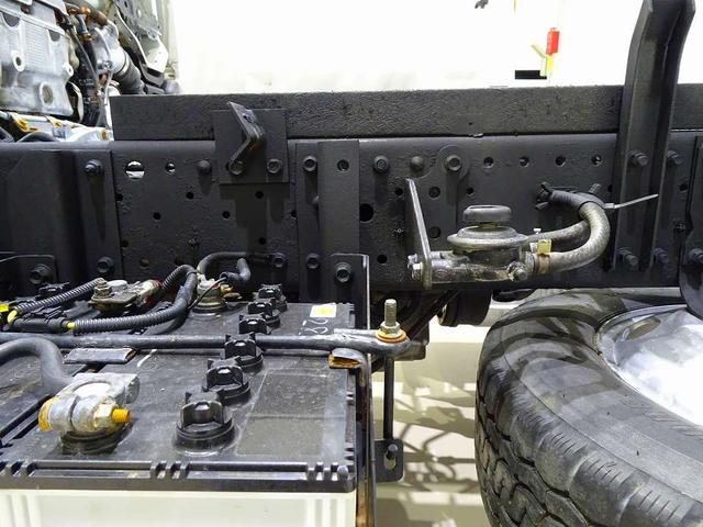 エルフトラック フルフラットローダンプ 2t Lゲートダンプ リア一方開 自動シート付(48cm) 前立てプロテクターアングル補強加工 左電各ミラー トラクションコントロール(37枚目)