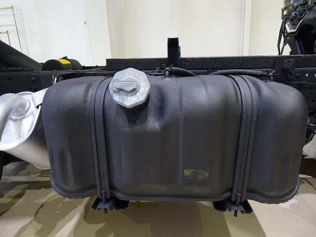 エルフトラック フルフラットローダンプ 2t Lゲートダンプ リア一方開 自動シート付(48cm) 前立てプロテクターアングル補強加工 左電各ミラー トラクションコントロール(42枚目)