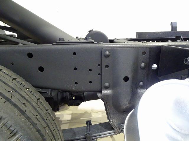 エルフトラック フルフラットローダンプ 2t Lゲートダンプ リア一方開 自動シート付(48cm) 前立てプロテクターアングル補強加工 左電各ミラー トラクションコントロール(43枚目)