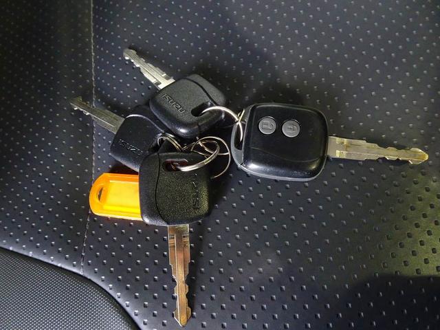 エルフトラック フルフラットローダンプ 2t Lゲートダンプ リア一方開 自動シート付(48cm) 前立てプロテクターアングル補強加工 左電各ミラー トラクションコントロール(44枚目)