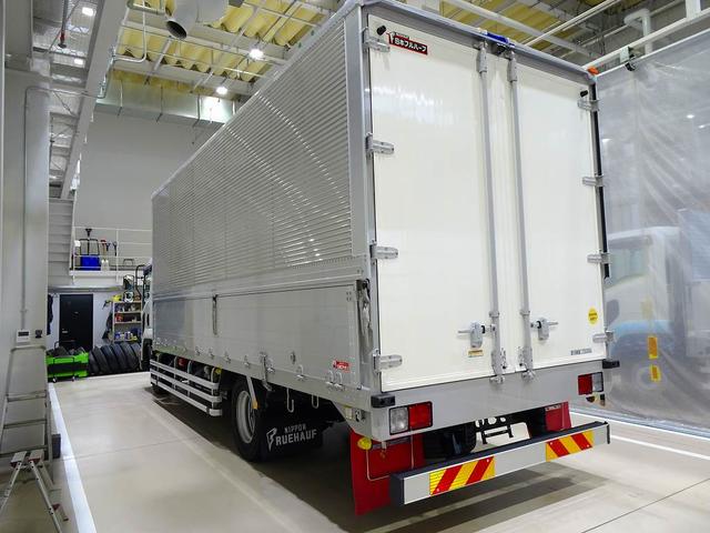 フォワード 7.3t 増トン ワイドベッド付 アルミウイング リアエアサス リア観音扉 セイコーラック 床フック5対 ラッシング2段 荷室LED灯 左電格ミラー/ヒーター エアサスシート/肘掛け(5枚目)