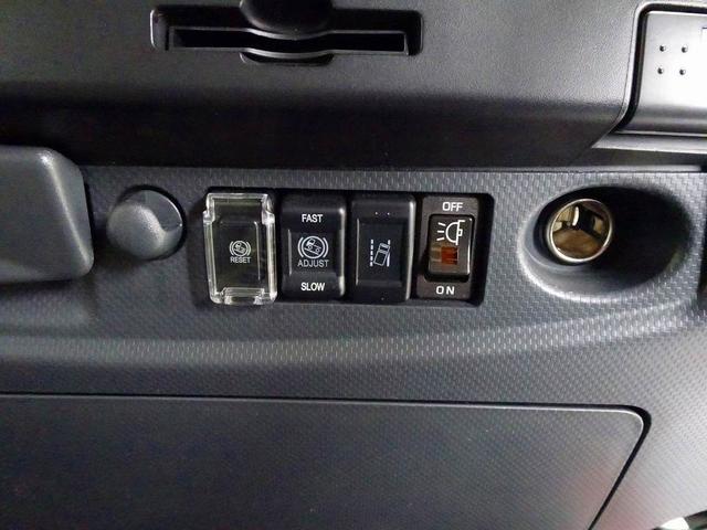 フォワード 7.3t 増トン ワイドベッド付 アルミウイング リアエアサス リア観音扉 セイコーラック 床フック5対 ラッシング2段 荷室LED灯 左電格ミラー/ヒーター エアサスシート/肘掛け(15枚目)