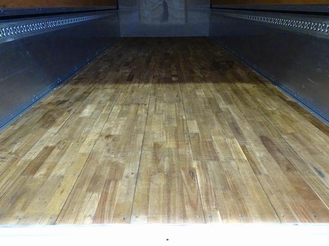 フォワード 7.3t 増トン ワイドベッド付 アルミウイング リアエアサス リア観音扉 セイコーラック 床フック5対 ラッシング2段 荷室LED灯 左電格ミラー/ヒーター エアサスシート/肘掛け(27枚目)