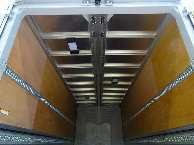 フォワード 7.3t 増トン ワイドベッド付 アルミウイング リアエアサス リア観音扉 セイコーラック 床フック5対 ラッシング2段 荷室LED灯 左電格ミラー/ヒーター エアサスシート/肘掛け(28枚目)