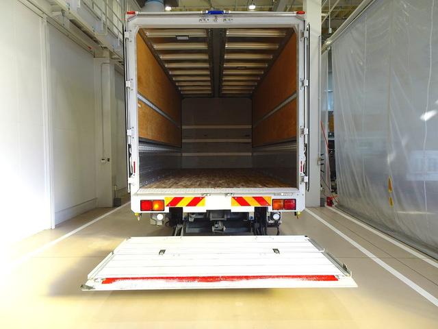 フォワード 　２．２ｔ　ワイドベッド付　アルミウイング　格納ゲート付　リアエアサス　リア観音扉　セイコーラック　ラッシング２段　床フック５対　荷室リア入口回転渡し板付　荷室ＬＥＤ灯　ＰＧ／１，０００ｋｇ　リモコン付（32枚目）