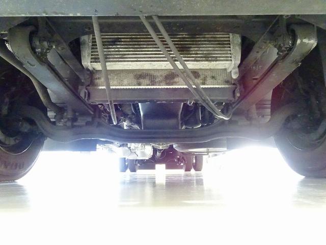 フォワード 　２．２ｔ　ワイドベッド付　アルミウイング　格納ゲート付　リアエアサス　リア観音扉　セイコーラック　ラッシング２段　床フック５対　荷室リア入口回転渡し板付　荷室ＬＥＤ灯　ＰＧ／１，０００ｋｇ　リモコン付（44枚目）