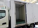 全低床 2t 標準 総重量5t未満 低温冷凍車 ±30度設定 -18度確認 リア観音扉/90度ストッパー付 床プラスチックすのこ付 左サイドスライドドア 水抜き穴前1対 荷室灯2個 仕切り扉付(脱着可)(30枚目)