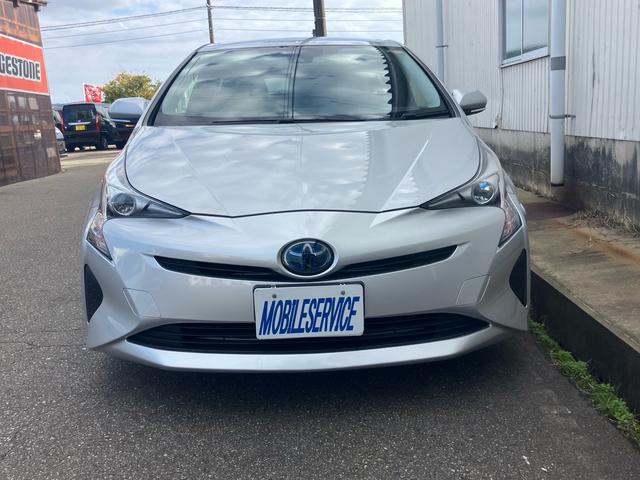 プリウス Ｓ　セーフティセンス　純正ナビテレビ　バックカメラ　ＥＴＣ　ＬＥＤヘッドライト　スマートキー　プッシュスタート　４ＷＤ　エアコン　盗難防止システム　衝突安全ボディ　アイドリングストップ（7枚目）