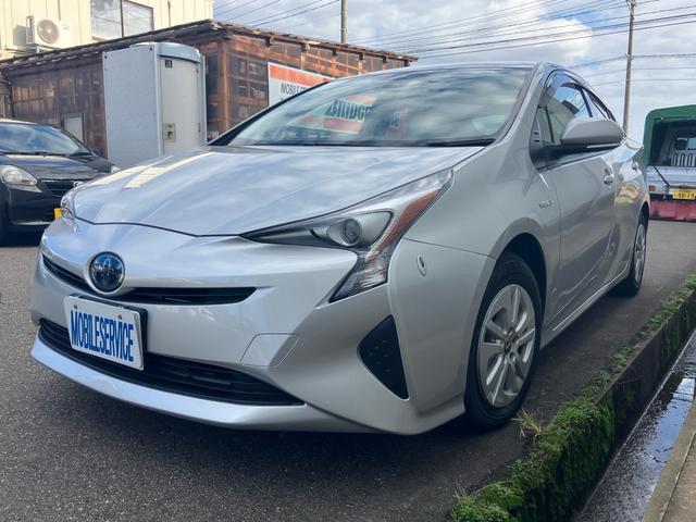 プリウス Ｓ　セーフティセンス　純正ナビテレビ　バックカメラ　ＥＴＣ　ＬＥＤヘッドライト　スマートキー　プッシュスタート　４ＷＤ　エアコン　盗難防止システム　衝突安全ボディ　アイドリングストップ（8枚目）