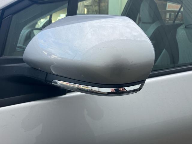 プリウス Ｓ　セーフティセンス　純正ナビテレビ　バックカメラ　ＥＴＣ　ＬＥＤヘッドライト　スマートキー　プッシュスタート　４ＷＤ　エアコン　盗難防止システム　衝突安全ボディ　アイドリングストップ（10枚目）