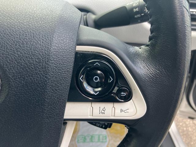 プリウス Ｓ　セーフティセンス　純正ナビテレビ　バックカメラ　ＥＴＣ　ＬＥＤヘッドライト　スマートキー　プッシュスタート　４ＷＤ　エアコン　盗難防止システム　衝突安全ボディ　アイドリングストップ（13枚目）