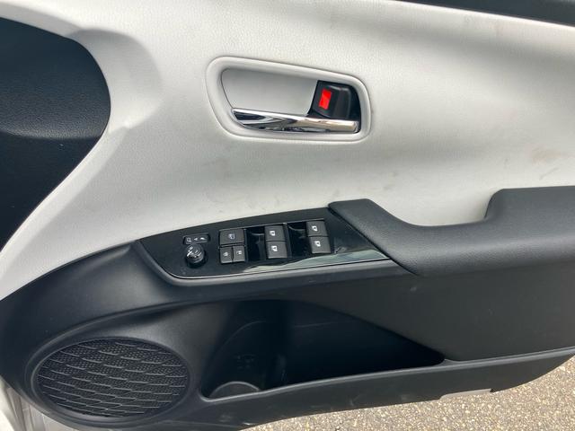 プリウス Ｓ　セーフティセンス　純正ナビテレビ　バックカメラ　ＥＴＣ　ＬＥＤヘッドライト　スマートキー　プッシュスタート　４ＷＤ　エアコン　盗難防止システム　衝突安全ボディ　アイドリングストップ（14枚目）