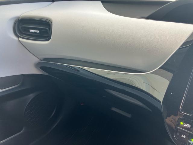 プリウス Ｓ　セーフティセンス　純正ナビテレビ　バックカメラ　ＥＴＣ　ＬＥＤヘッドライト　スマートキー　プッシュスタート　４ＷＤ　エアコン　盗難防止システム　衝突安全ボディ　アイドリングストップ（22枚目）